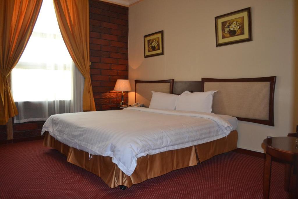 Bilqase Throne Hotel Даммам Номер фото